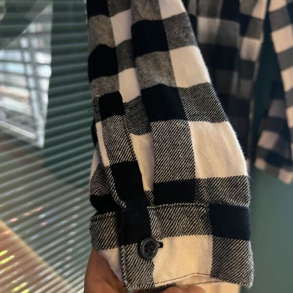 DBOYS FLANNEL SIZE MEDIUM - Picture 3 of 4